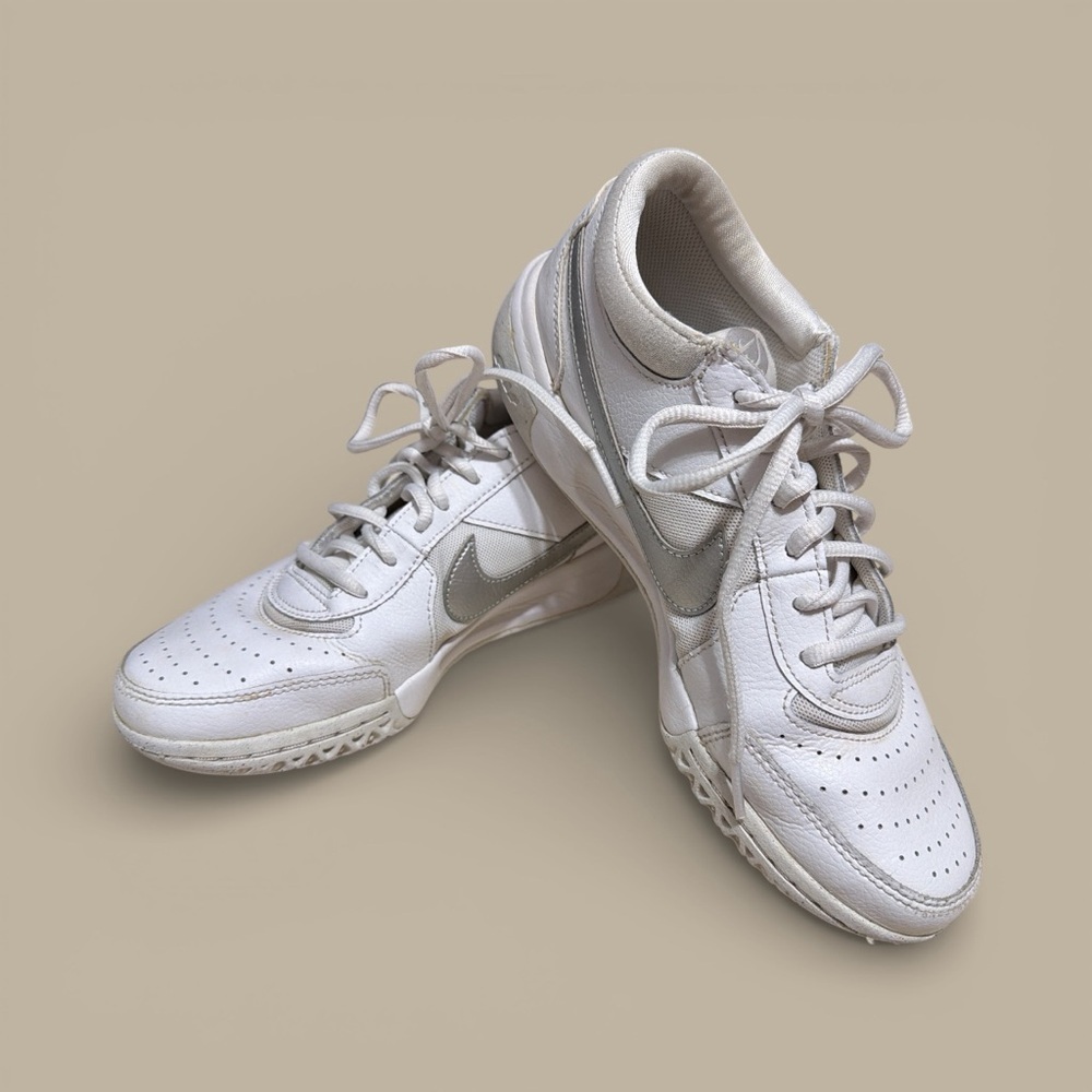Nike Court Zoom Lite Women's White and Silver Sneakers, Size 8.5.